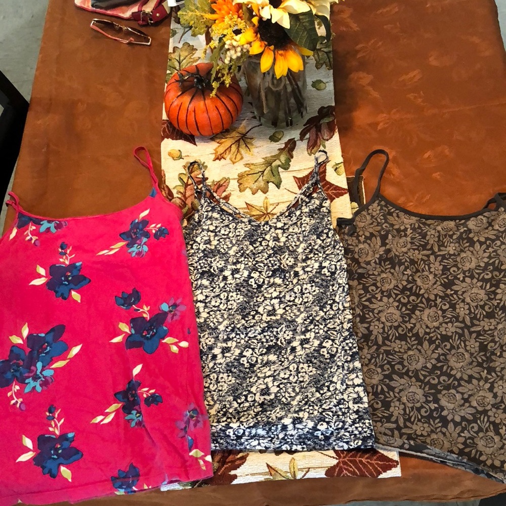 💥SALE💥Aeropostale cami bundle! Plus a free gift!